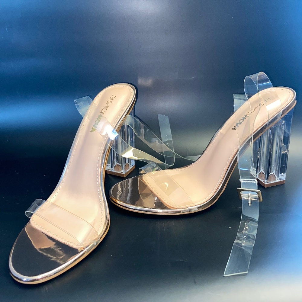 BRAND NEW FASHION NOVA CHUNKY HEELS